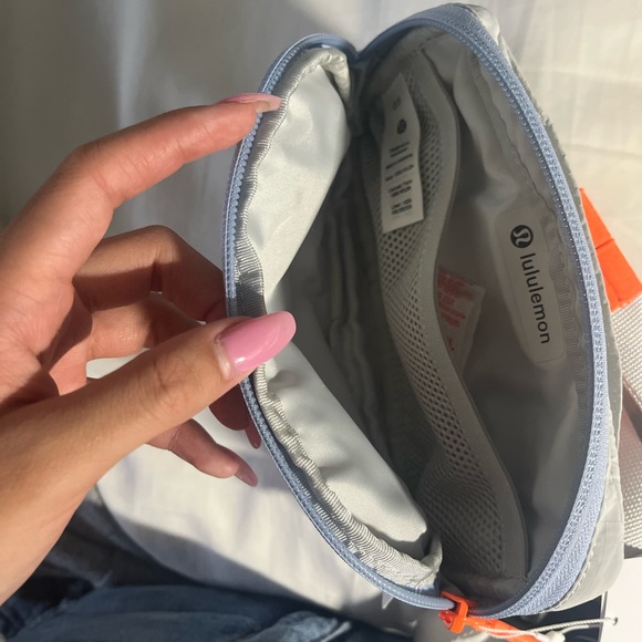 Lululemon mini belt bag Vapor - Picture 3 of 4